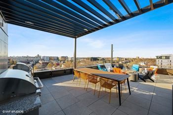 Lake Street Dwelling  sky lounge